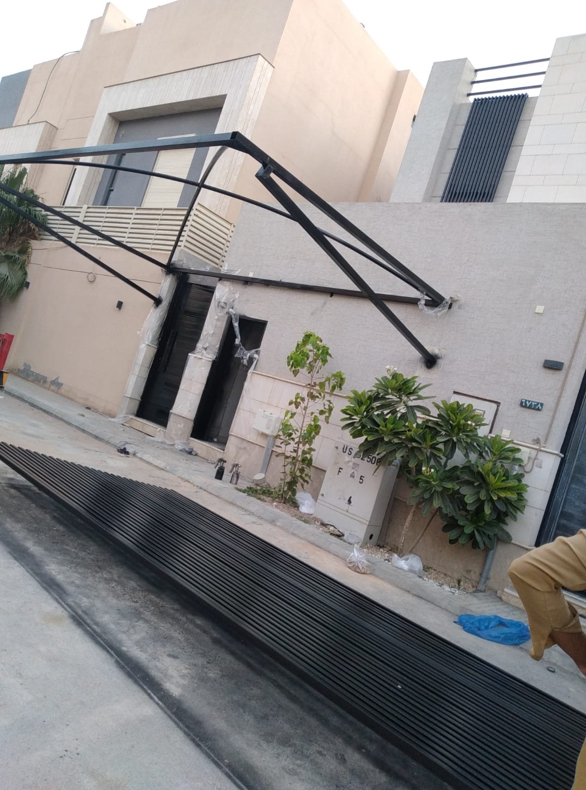 تركيب مظلات سيارات معلقة بالرياض